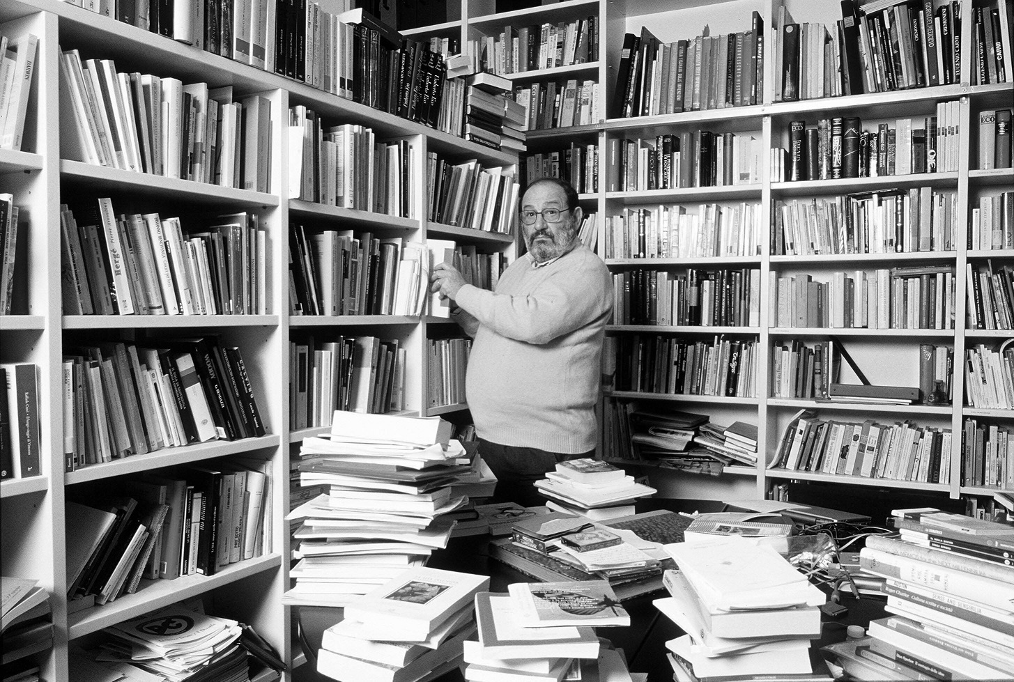 Umberto_Eco_nella_propria_biblioteca.jpg